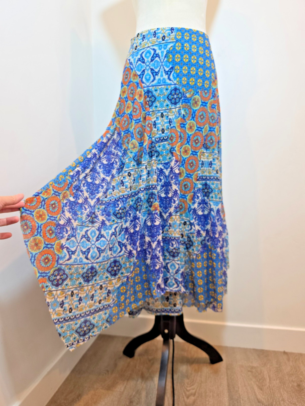Chico’s Medallion Print Blue Mesh Stretch Pull On Maxi Skirt Size Chico 0 Small